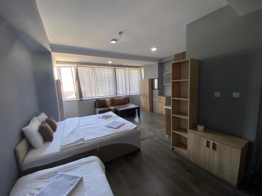 Fama Aparthotel Skopje Bagian luar foto