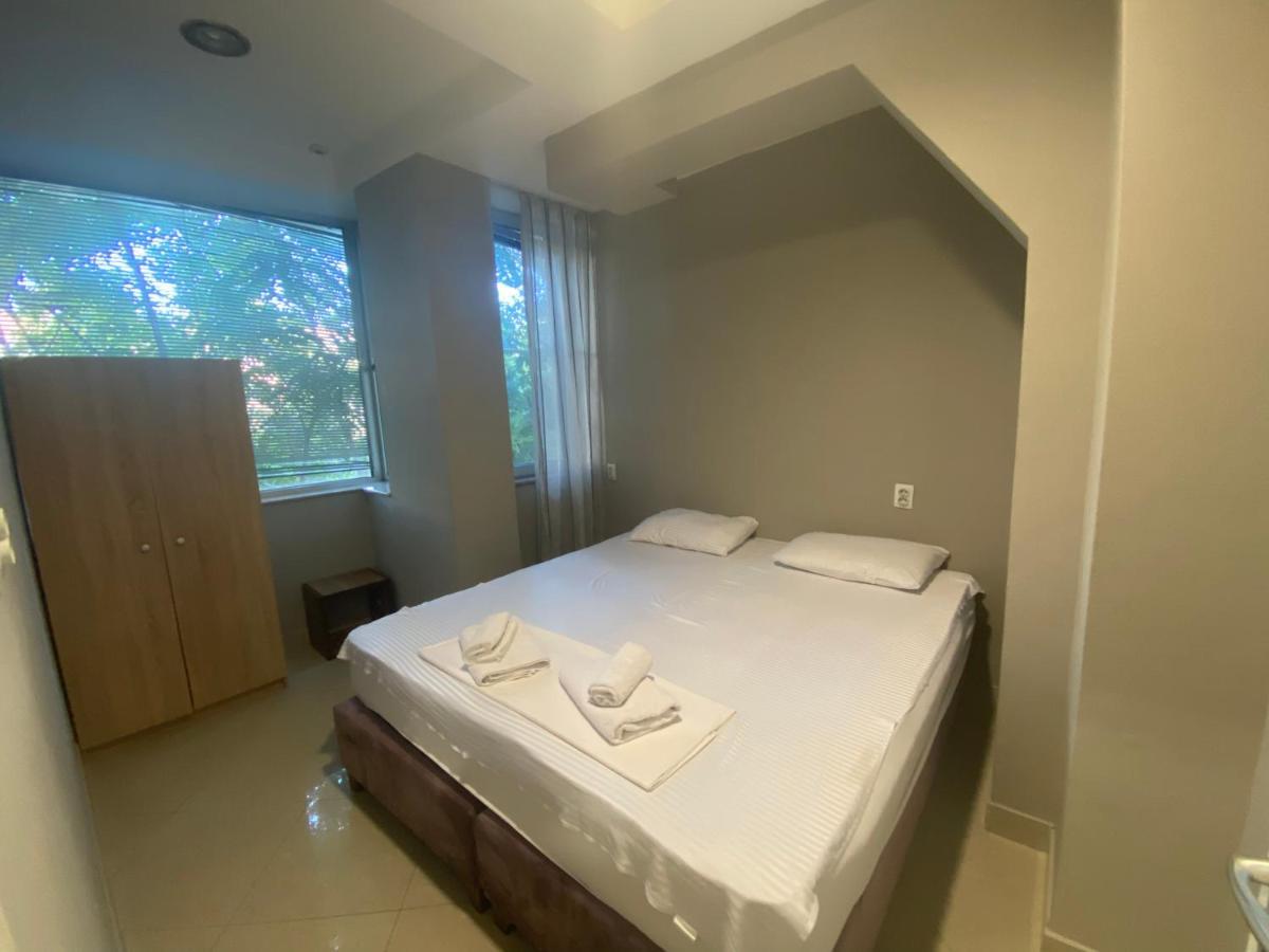 Fama Aparthotel Skopje Bagian luar foto